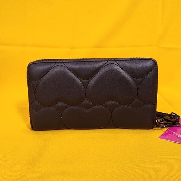 Betsey Johnson Black Quilted Heart Love Wallet Wristlet Zip Around NEW - Picture 5 of 12